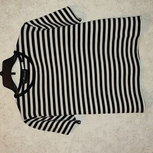 Sag Harbor Black and Tan Fitted T-Shirt